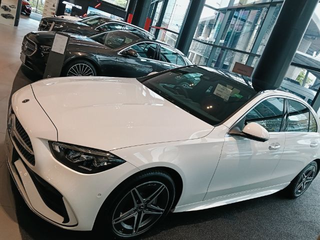 Mercedes-Benz C-Class 2024 C350 Sedan ปลั๊กอินไฮบริด (PHEV) ไม่ติดแก๊ส เกียร์อัตโนมัติ ขาว รูปที่ 2