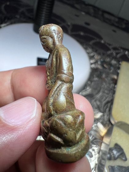 พระหล่อเก่าไม่ทราบที่ รูปที่ 2