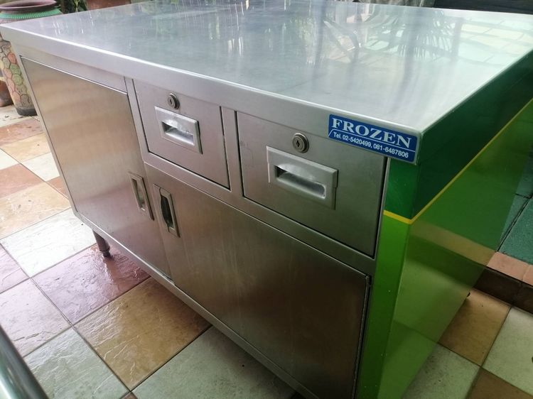 โต๊ะสแตนเลส