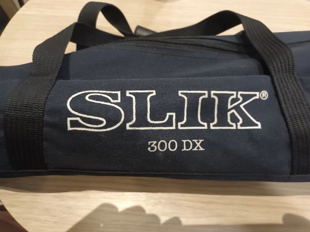 ปล่อยต่อ
Slik Able 300 DX Tripod with 3-Way, Pan-and-Tilt Head
 รูปที่ 2