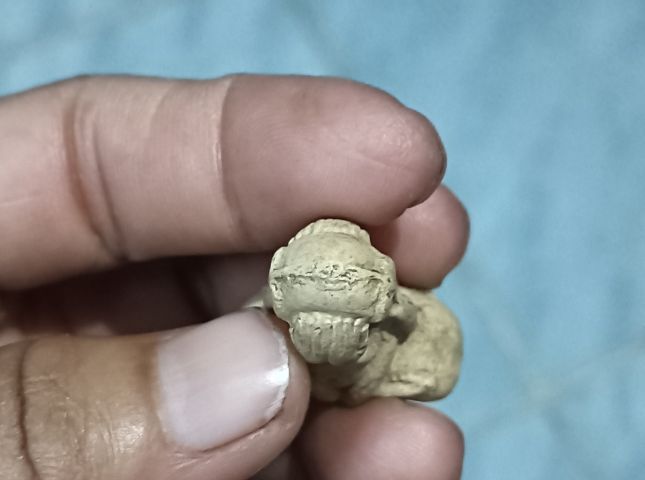 พระปิดตาพร้อมกรอบ 1 องค์ รูปที่ 13