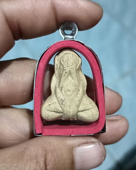 พระปิดตาพร้อมกรอบ 1 องค์ รูปที่ 8