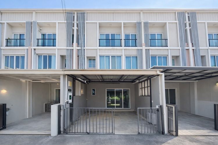 มีบางส่วน ขาย ให้เช่า ทาวน์โฮม 3 ชั้น โครงการ Patio Pattanakarn 38