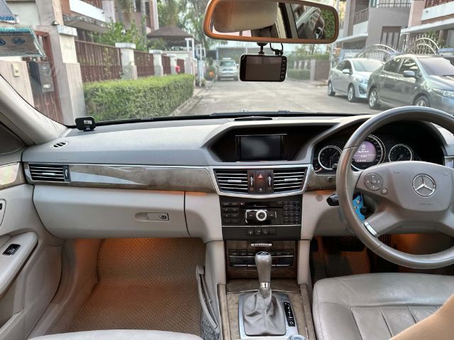 Mercedes-Benz E-Class 2011 E200 CGI เบนซิน ไม่ติดแก๊ส เกียร์อัตโนมัติ ดำ