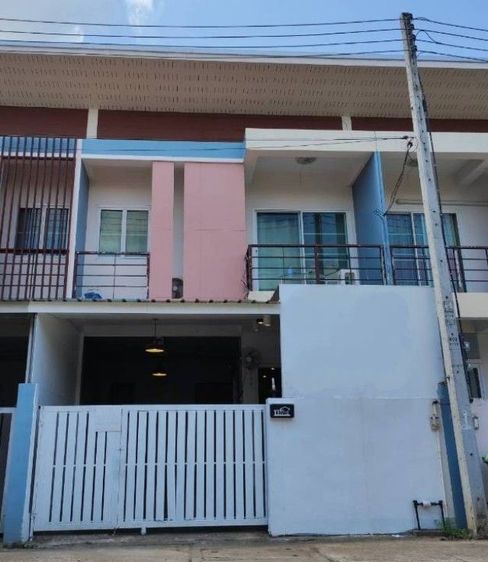 มีบางส่วน ให้เช่าทาวน์โฮม 2 ชั้นทำเลใจกลางเมืองน่าน ใกล้สนามบิน มหาลัย โรงเรียน โรงพยาบาล ตลาด ใกล้7-Elevenเพียง 2 นาที