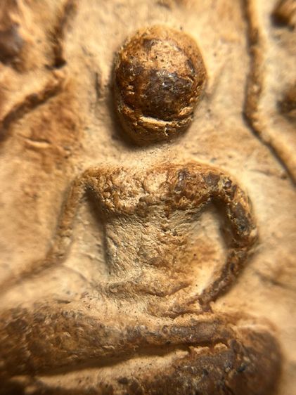 พระขุนแผนกรุบ้านกลางพิมพ์พายคู่ เนื้อดิน รูปที่ 7