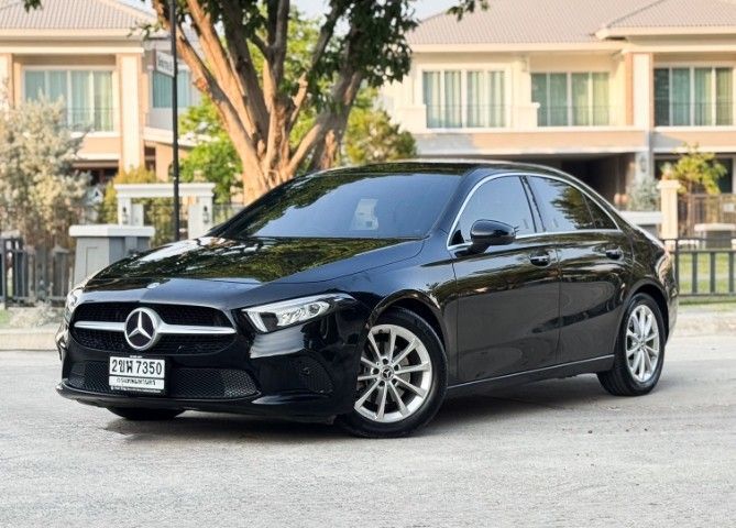 Mercedes-Benz A-Class 2021 A200 Sedan เบนซิน ไม่ติดแก๊ส เกียร์อัตโนมัติ ดำ รูปที่ 4