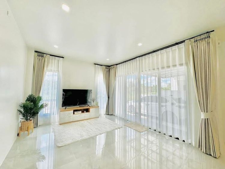 ตกแต่งครบ บ้านแฝด 2 ชั้น สไตล์โมเดิร์นสุดหรู รูปที่ 3