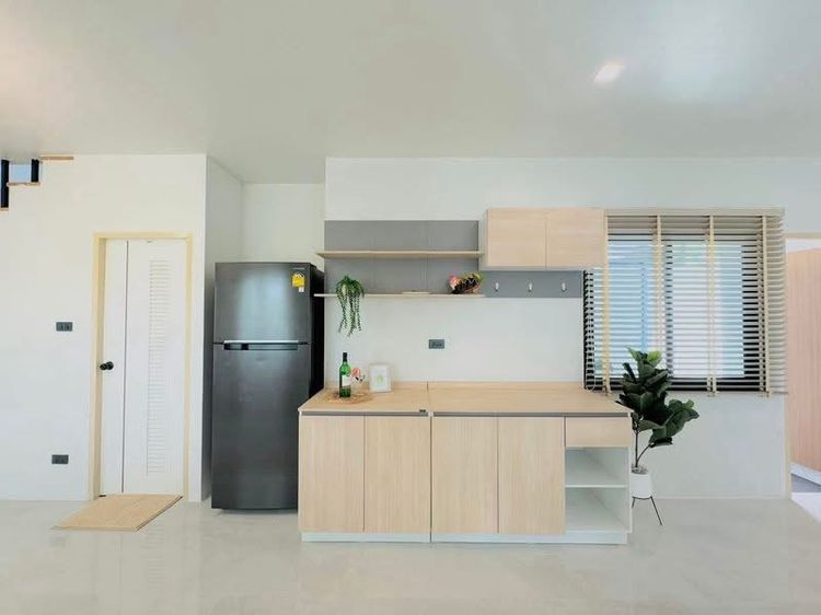 ตกแต่งครบ บ้านแฝด 2 ชั้น สไตล์โมเดิร์นสุดหรู รูปที่ 2