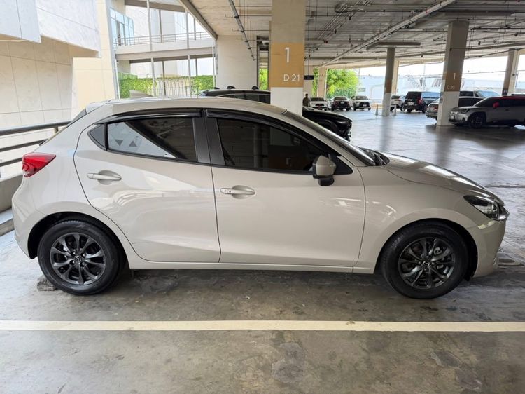 Mazda Mazda 2 2022 1.3 Sedan เบนซิน ไม่ติดแก๊ส เกียร์อัตโนมัติ เบจ รูปที่ 3