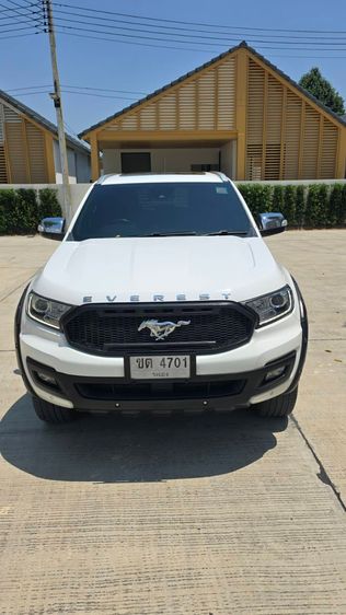 รถ Ford Everest 2.0 Titanium สี ขาว