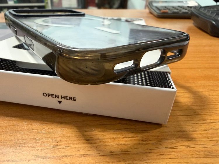 ขาย casetify i phone 17 pro ขอบดำ หลังใส  ใช้งานปกติ สภาพ ดีกล่องครบ  ประกัน1ปี เหลือถึง 4-1-70 รูปที่ 6