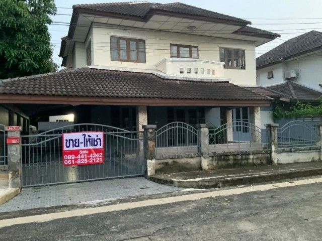 อื่นๆ ไม่มี สร้างเสร็จก่อน 2010 ใช่ ขายบ้านเดี่ยว 2 ชั้น หมู่บ้านประดับดาว โครงการ 1-4 ซอยท่าอิฐ ปากเกร็ด นนทบุรี เจ้าของขายเอง