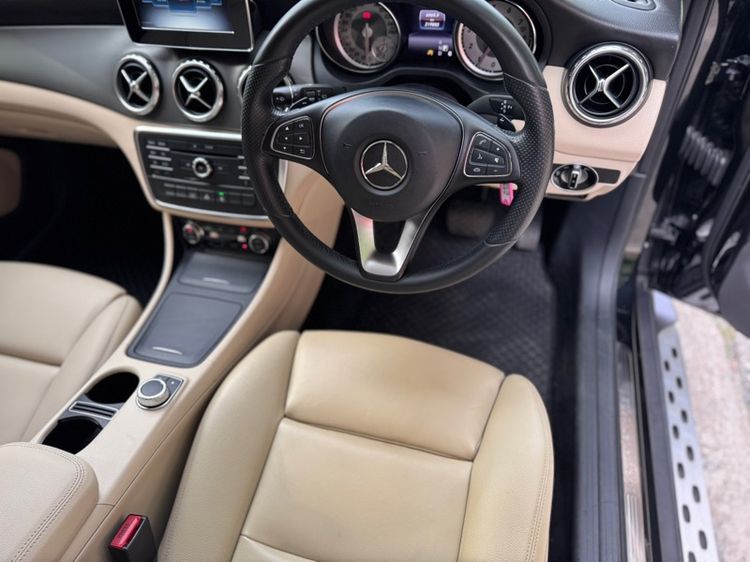 Mercedes-Benz GLA-Class 2016 GLA200 Utility-car เบนซิน ไม่ติดแก๊ส เกียร์อัตโนมัติ ดำ รูปที่ 3