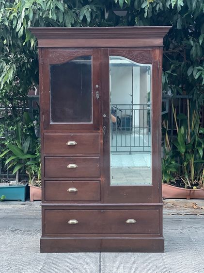 ตู้เสื้อผ้าไม้สักเก่าโบราณหลังใหญ่ รูปที่ 4