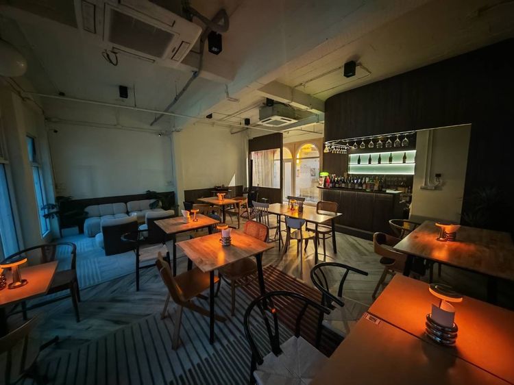 เซ้งร้านนั่งชิล ใจกลางสีลม วิวตึกมหานคร ติด BTS และ MRT มี Indoor และ Outdoor รูปที่ 4