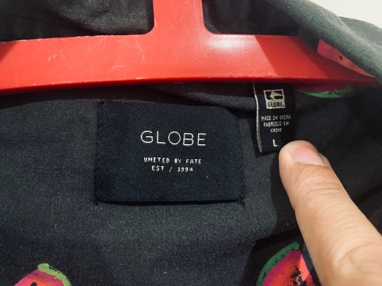 เสื้อเชิ้ต GLOBE แท้ 💯 size L อก 22 ยาว 28.5 สภาพดีมาก ลายสวย ดีเทลดี ทรงสวย เนื้อผ้าดีมาก หายากน่าสะสมครับ รูปที่ 3