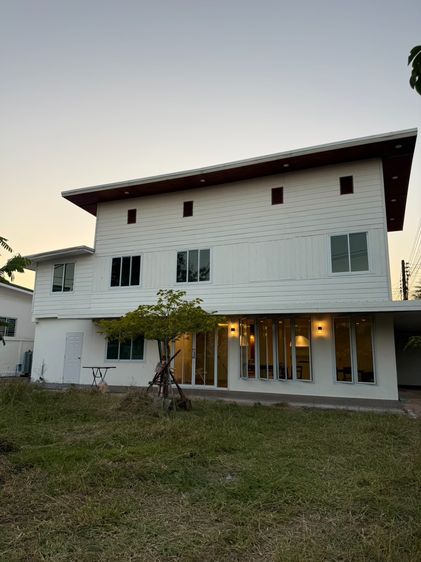 มีบางส่วน ขายบ้านเดี่ยว 2 ชั้น 100 ตร.ว. บ้านรีโนเวทใหม่ ติดถนนริมโขง 2 ข้างแปลงมุม ทำเลหายาก