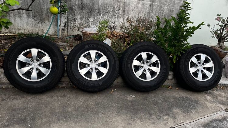 แยกขายได้ ล้อเดิม Fortuner ขอบ16 พร้อมยาง Michelin Suvพลัส 265-65r16 ปลายปี23 สภาพใหม่