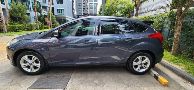 Ford Focus 2013 1.6 Ambiente เบนซิน ไม่ติดแก๊ส เกียร์อัตโนมัติ เทา รูปที่ 4