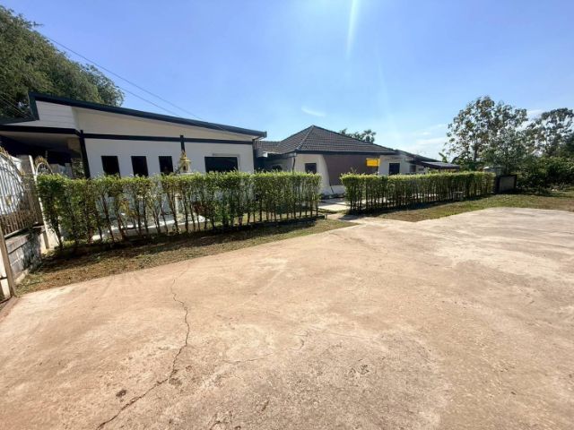 ใช่ ขายด่วนตึกแถว4ห้อง บ้าน2หลัง ที่สวนสนใจตืดต่อ0923516692เจ้าของขายเองราคาต่อรองได้ รูปที่ 4