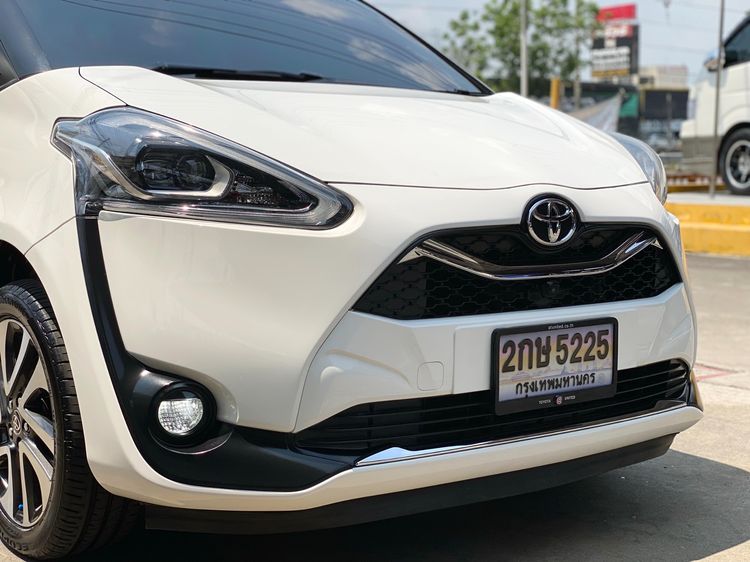 Toyota Sienta 2019 1.5 V Utility-car เบนซิน ไม่ติดแก๊ส เกียร์อัตโนมัติ ขาว รูปที่ 2