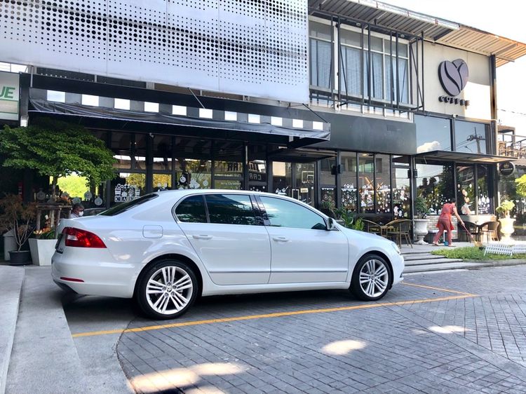 Skoda Superb 2016 1.8 Ambiente Sedan เบนซิน ไม่ติดแก๊ส เกียร์อัตโนมัติ ขาว รูปที่ 4
