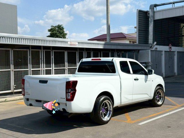 รถ Isuzu D-MAX 1.9 S สี ขาว