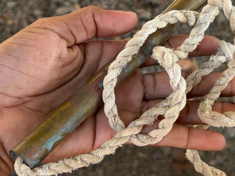 ตะกรุดหลวงพ่อโมเนื้อทองเหลือง รูปที่ 12