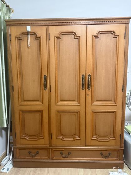 ตู้เสื้อผ้า