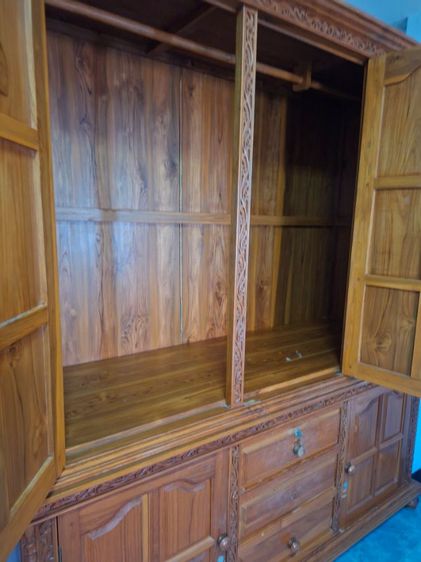 ขายตู้เสื้อผ้า 3 บานไม้สักแท้ รูปที่ 2