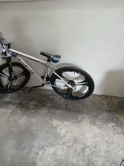 จักรยาน สีขาวใช้งานได้