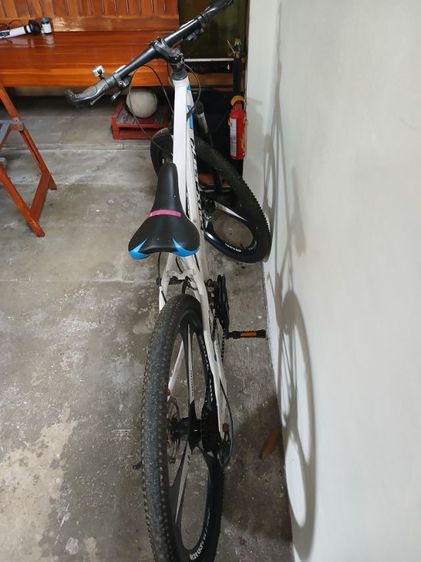 จักรยาน สีขาวใช้งานได้ รูปที่ 2