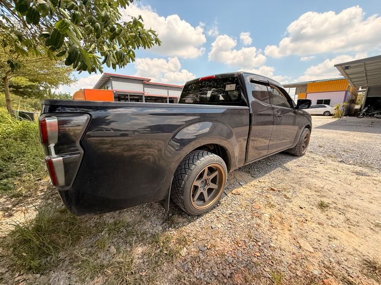 Isuzu D-MAX 2021 1.9 L Pickup ดีเซล เกียร์ธรรมดา ดำ รูปที่ 2