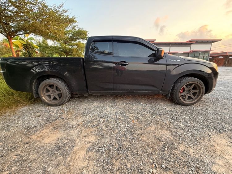 รถ Isuzu D-MAX 1.9 L สี ดำ