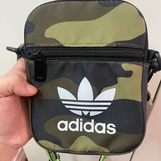 กระเป๋าสะพาย adidas
