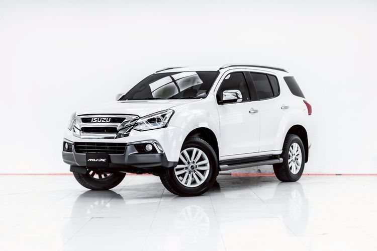 รถ Isuzu MU-X 3.0 สี ขาว