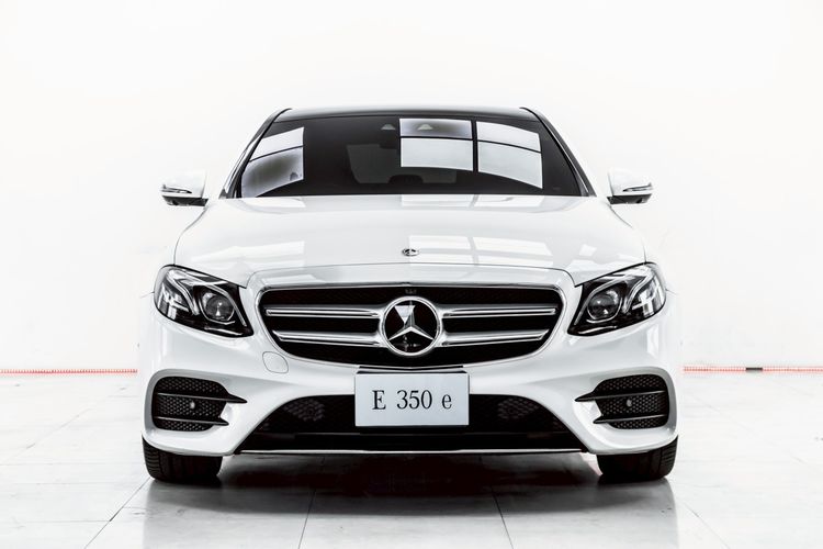 Mercedes-Benz E-Class 2019 E350 AMG Sedan ปลั๊กอินไฮบริด (PHEV) ไม่ติดแก๊ส เกียร์อัตโนมัติ ขาว รูปที่ 4