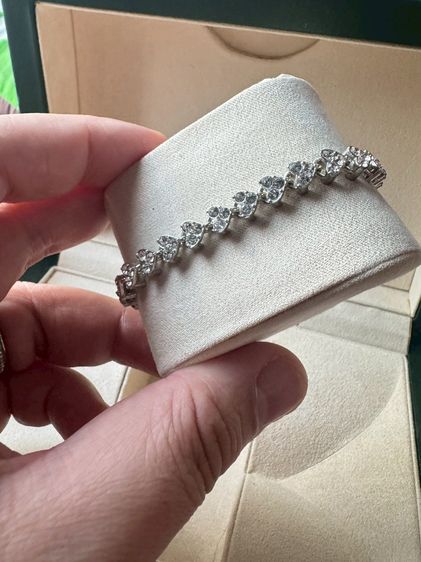 สร้อยข้อมือเรียงหัวใจ 1 แถวประดับเพชรกลัดตะขอ Size 19 รูปที่ 5