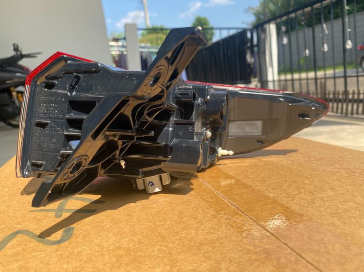 ไฟท้าย HRV 2025  EL  เดิม ครบ 4 ชิ้น นอกใน รูปที่ 12