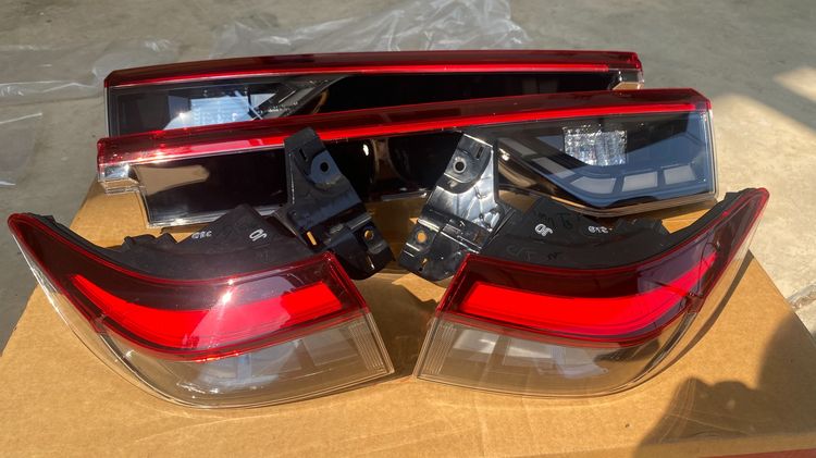 ไฟท้าย HRV 2025  EL  เดิม ครบ 4 ชิ้น นอกใน รูปที่ 3