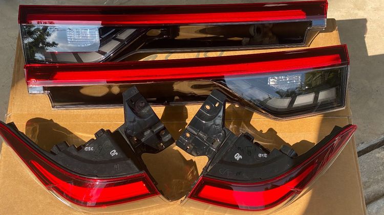 ไฟท้าย HRV 2025  EL  เดิม ครบ 4 ชิ้น นอกใน รูปที่ 2