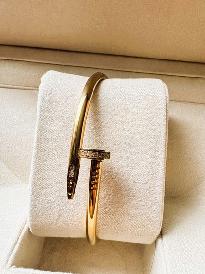 สร้อยข้อมือ unisex ทรงตะปูโลหะเคลือบสีทองประดับเพชรหัวและท้ายตะปู Size 22  ไม่มีอุปกรณ์ รูปที่ 18