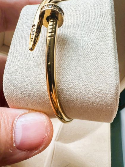 สร้อยข้อมือ unisex ทรงตะปูโลหะเคลือบสีทองประดับเพชรหัวและท้ายตะปู Size 22  ไม่มีอุปกรณ์ รูปที่ 9