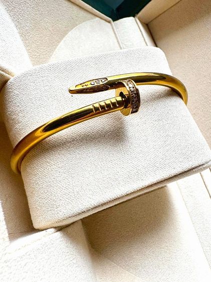 สร้อยข้อมือ unisex ทรงตะปูโลหะเคลือบสีทองประดับเพชรหัวและท้ายตะปู Size 22  ไม่มีอุปกรณ์ รูปที่ 12