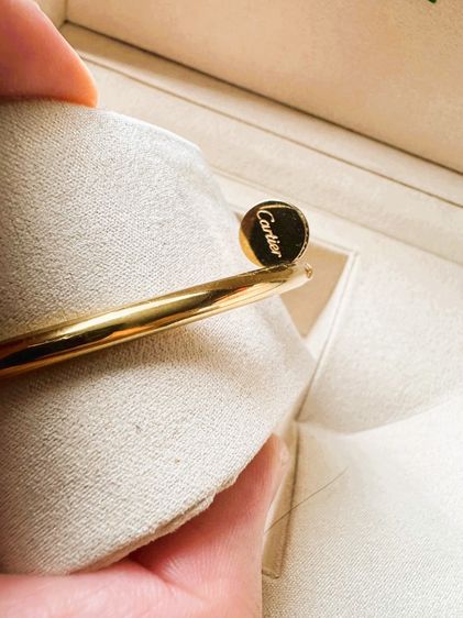 สร้อยข้อมือ unisex ทรงตะปูโลหะเคลือบสีทองประดับเพชรหัวและท้ายตะปู Size 22  ไม่มีอุปกรณ์ รูปที่ 6