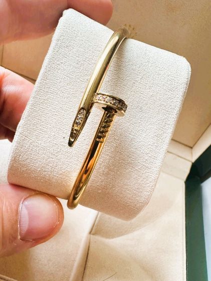 สร้อยข้อมือ unisex ทรงตะปูโลหะเคลือบสีทองประดับเพชรหัวและท้ายตะปู Size 22  ไม่มีอุปกรณ์ รูปที่ 14