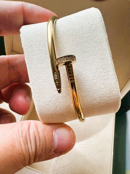 สร้อยข้อมือ unisex ทรงตะปูโลหะเคลือบสีทองประดับเพชรหัวและท้ายตะปู Size 22  ไม่มีอุปกรณ์ รูปที่ 16