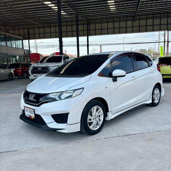 รถ Honda Jazz 1.5 V+ สี ขาว