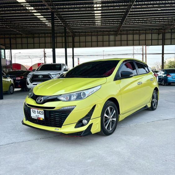 รถ Toyota Yaris 1.2 G Plus สี เขียว